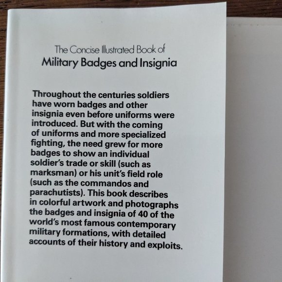 The Concise Illustrated Book of Military Badges and Insignia By Mark Lloyd - Picture 6 of 9